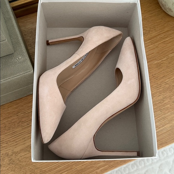 Manolo Blahnik Suede BB 105 Light Pink Pumps - Picture 7 of 10